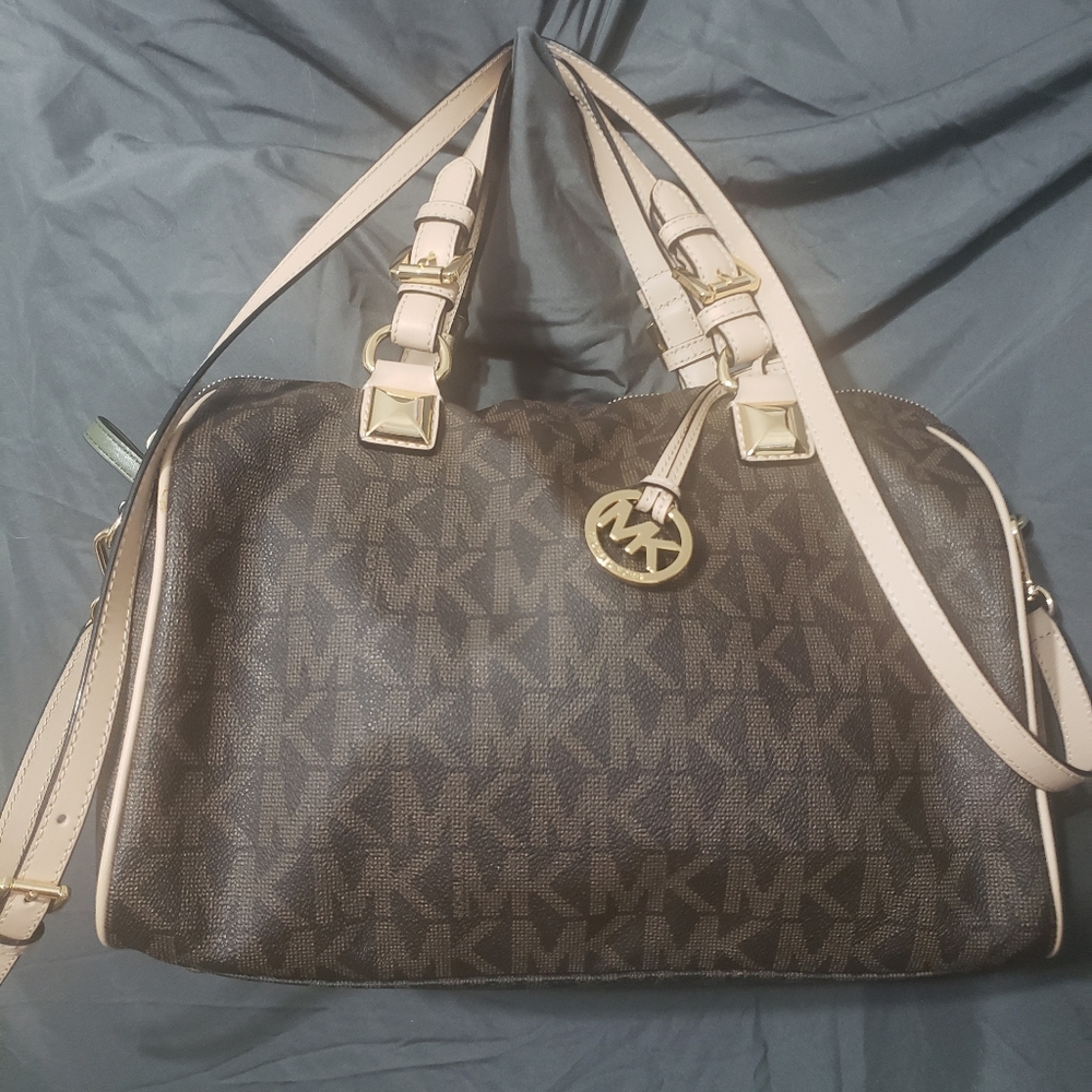 Michael Kors larger Pocketbook